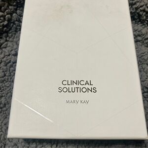 Mary Kay Clinical Solutions Tube in White